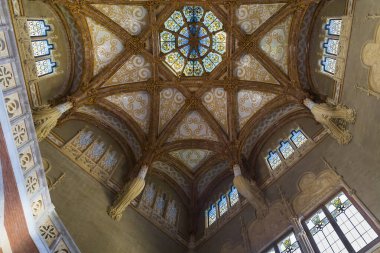 BARCELONA, SPAIN - 12 Mayıs 2017: Bunlar Sant Pau 'nun eski hastane kompleksinin iç kısımlarından birinin iç kısımları, Art Nouveau stilinde yapılmış..