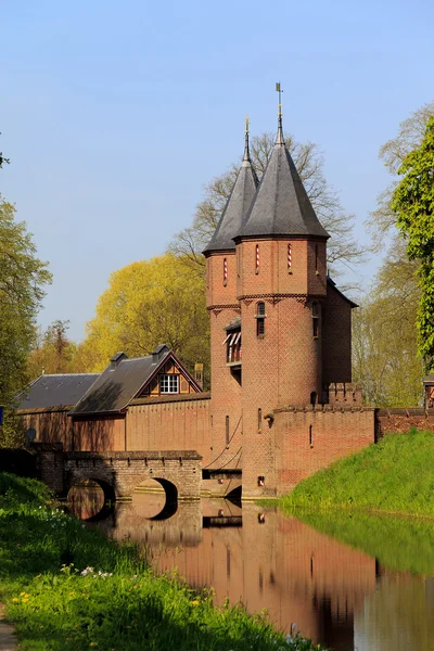Ворота в demense замок де Haar, Nethwerland — стокове фото