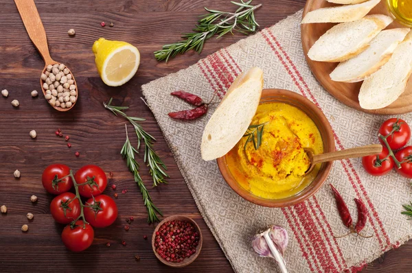 Mashed chickpeas with turmeric. Vegetarian concept. — Stok fotoğraf