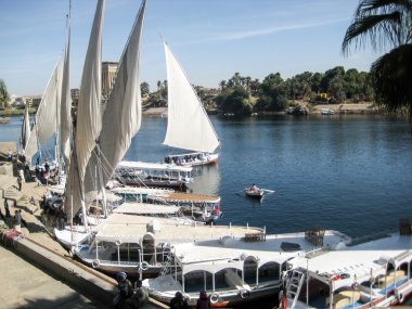 Ebu Simbel ve Aswan şehir