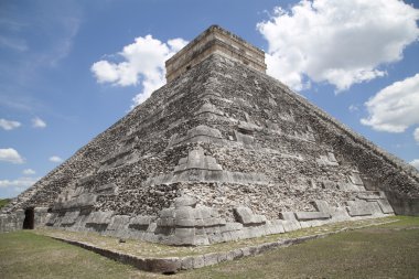 Adım piramit Chichen Itza, Meksika