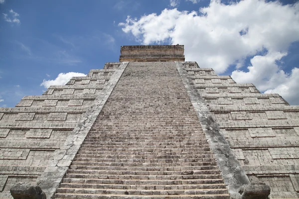Adım piramit Chichen Itza, Meksika