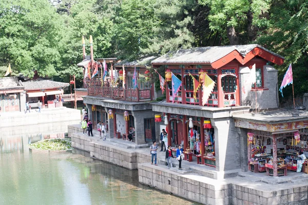 Traditional Chinese house near the river — Stock Photo, Image