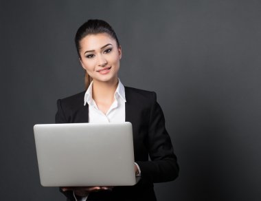 Bir stüdyoda iş kadını