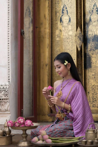 Mulheres Tailandesas Vestindo Trajes Tradicionais Herança Período Ayutthaya — Fotografia de Stock