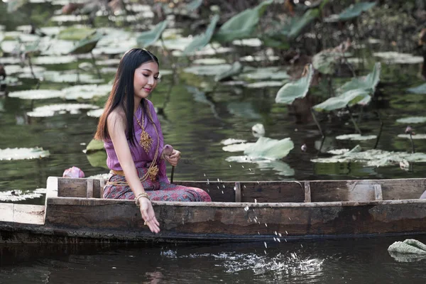 Donne Thailandesi Che Indossano Costumi Tradizionali Del Periodo Ayutthaya — Foto Stock