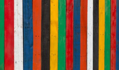 Çok renkli ahşap çit elimden