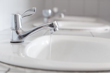 Okulun banyo su musluk