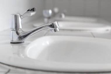 Okulun banyo su musluk