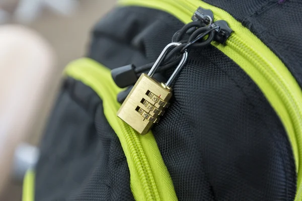 잠긴된 자물쇠 가방 — 스톡 사진