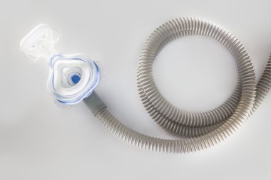Uyku apnesinin Cpap makine maske ve hortum