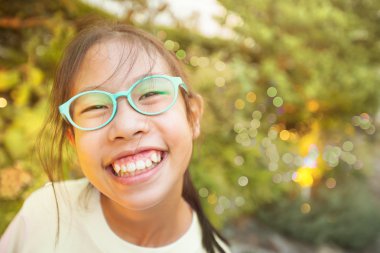 Kendini zevk mutlu Asyalı kız