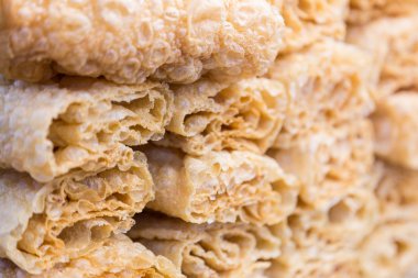 Kızarmış tofu skins veya soya peyniri olarak topla yığını