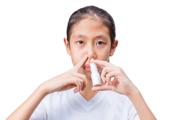 Adolescente usando aerosol nasal, fondo blanco —  Fotos de Stock