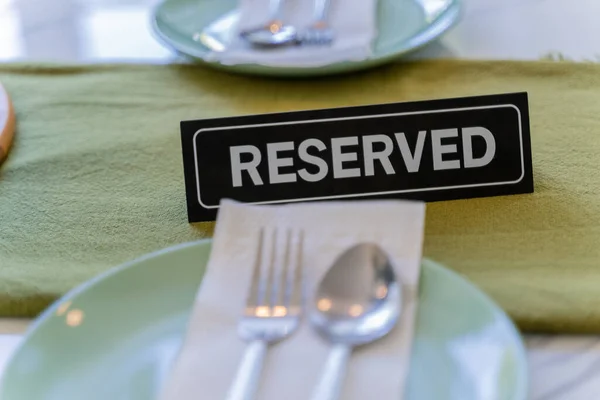 Close Reserved Sign Dining Table Restaurant — Stock Photo, Image