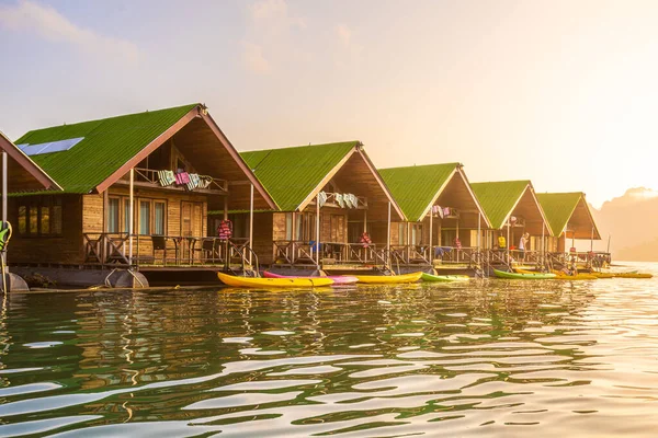 Surat Thani Tailandia Diciembre 2019 Floating Bangalows Wait Tourists Arrive — Foto de Stock