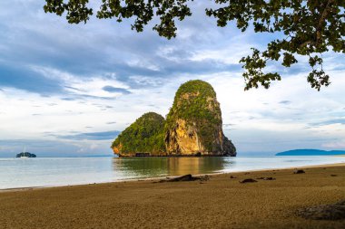 Pranang Mağara Sahili, Railay, Krabi, Tayland 'da güzel sabah ışığı