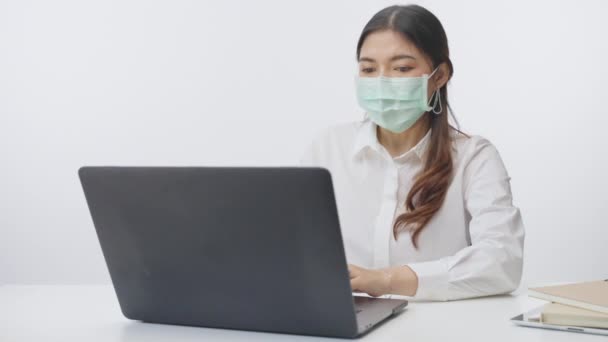 Young Businesswoman White Office Shirt Wearing Surgical Mask While Working — Stock Video