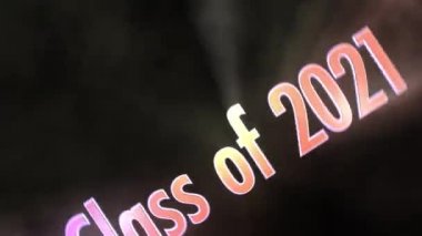 2021 Tebrik Sınıfı 3B metin animasyonu ve siyah arkaplan üzerinde ışık ışını etkisi