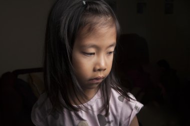 düşünceli Asyalı kız