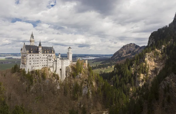 Neuschwanstein Castel met prachtige landschap — Stockfoto