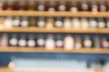 Gıda kavanoz ahşap raflardaki fotoğraf bulanık