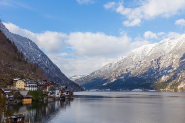 Göl ve dağların manzarasına Hallstatt, Avusturya