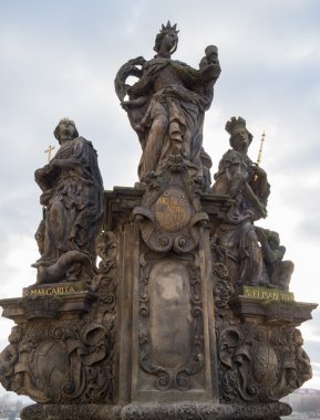 Heykeller St. Barbara, St. Margaret ve St. Elizabeth Charles Köprüsü'nde Prag, Çek Cumhuriyeti