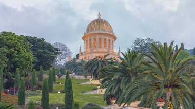 Altın kubbeli Bahai Tapınağı, Bahai İnancı 'nın terasları, Asma Bahçeler, Hayfa' daki kutsal yer. İsrail 'in en çok ziyaret edilen turistik merkezlerinden biri.