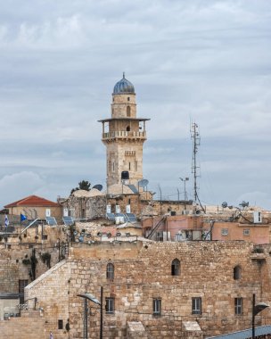 Eski Kudüs şehrinin antik mimarisi, İsrail. Seyahat fotoğrafı. Dikey