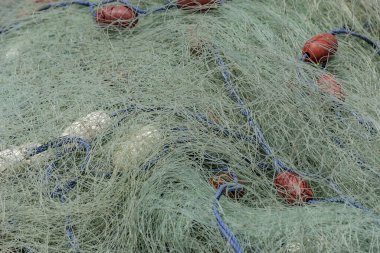 Gemide balık ağları var. Kapat.