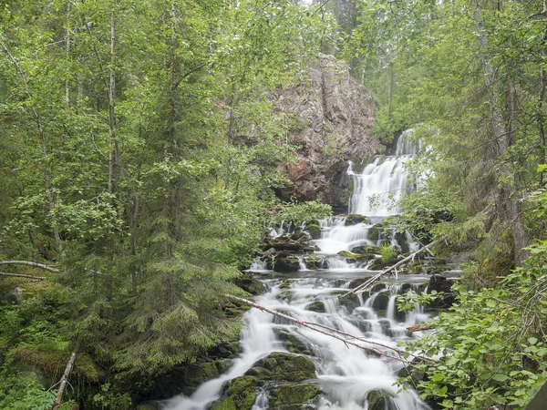 Cachoeira Myantyukoski. Parque Nacional Paanajarvi na Carélia — Fotografia de Stock