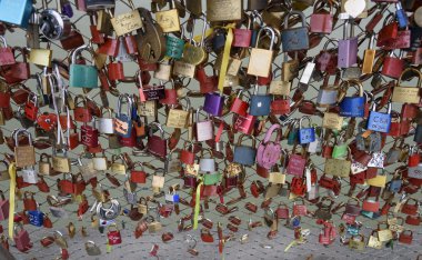 Küçük renkli sürü devlet köprü Salzburg kilitler 