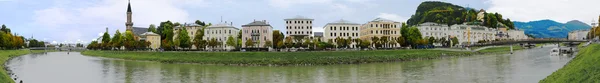 Embankment de rio Salzach em Salzburgo Outono — Fotografia de Stock