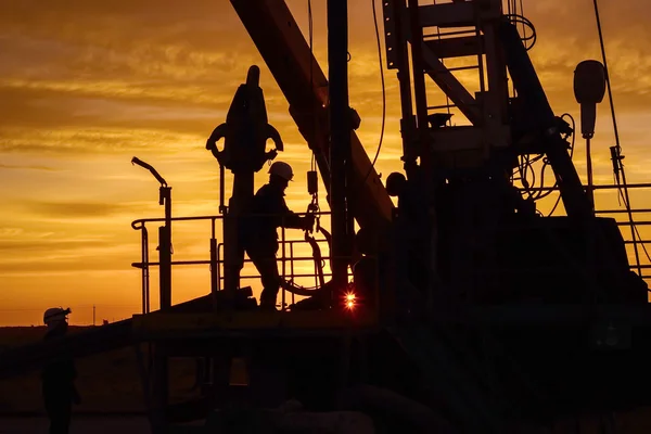 Bozkır içinde sondaj.