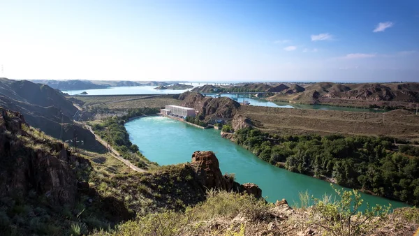 Ili Nehri üzerinde Kapchagai rezervuar.