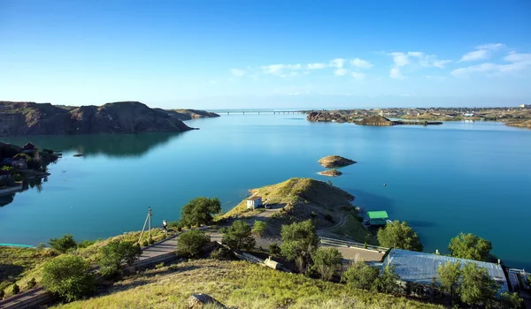 Ili Nehri üzerinde Kapchagai rezervuar.