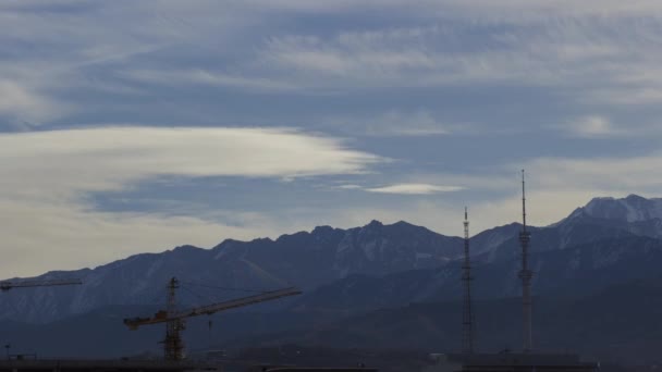 Landschaft Mit Wolken Über Den Bergen Herbst — Stockvideo