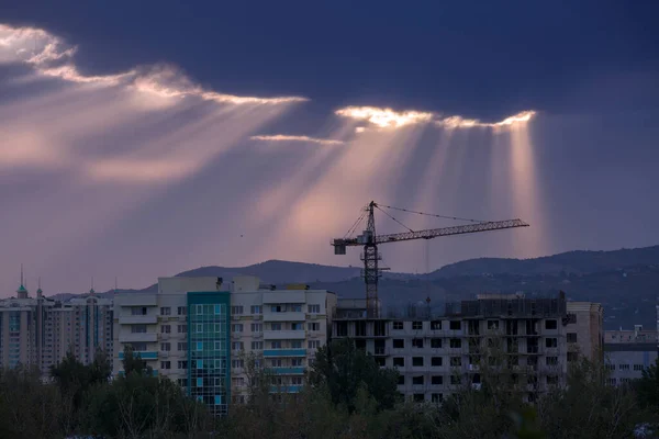 Paisaje Con Nubes Sobre Ciudad Almaty Mañana Otoño —  Fotos de Stock
