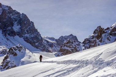 Trans-Ili Alatau Dağları dağ geçidi.