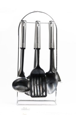 Beyaz bir arka plan üzerinde mutfak aletleri