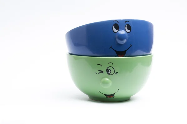 Beyaz bir arka plan üzerinde duygularla çanak çömlek