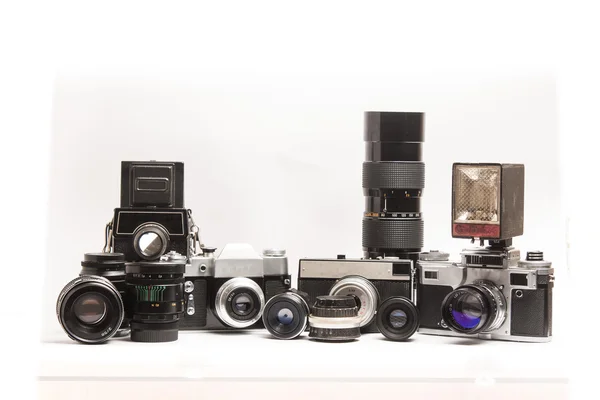 Beyaz arkaplandaki eski kamera