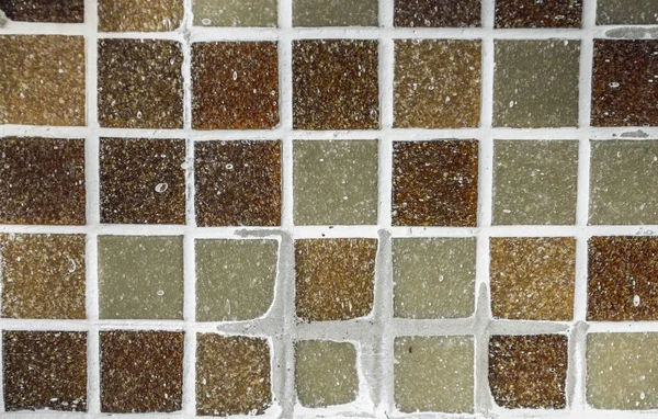 Eski mozaik, bej, kahverengi elementli, minimalist tarzda.