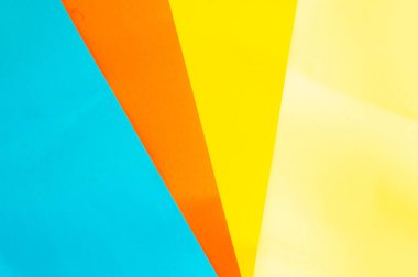 Renkli karton çarşaflar.