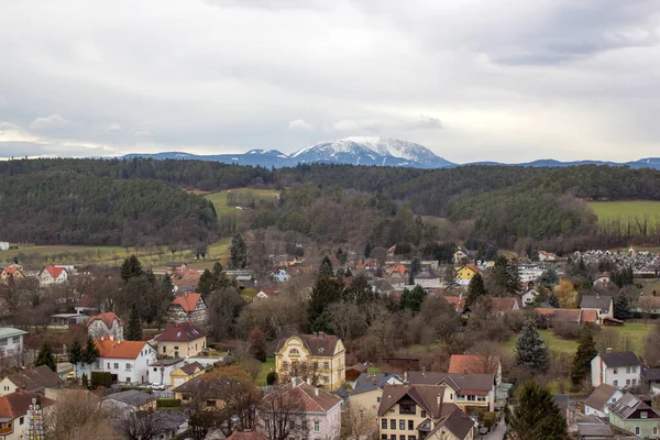 Město Pitten Pohled Opevnění Horského Kostela Dolní Rakousko — Stock fotografie