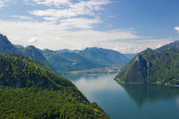 Lago Traunsee Com Montanha Alpes Cidade Traunkirchen Colina Kleiner Schonberg — Fotografia de Stock