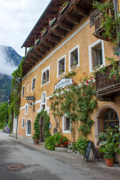 Hallstatt Června 2021 Ulice Slavné Hallstatt Horské Vesnice Hallstatter Jezera — Stock fotografie