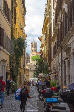 Roma, İtalya - 25 Eylül 2025: Rom, İtalya 'da eski sokak