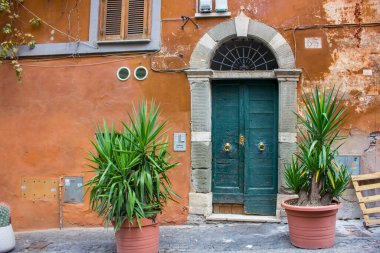 Roma 'daki tipik eski ev, Roma sokağı, İtalya